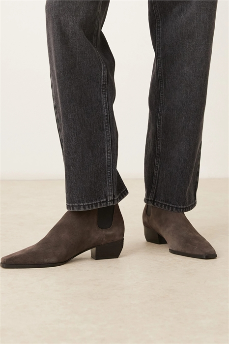 Западные ботильоны из замши с квадратным носком и невысоким каблуком артикул 150203878