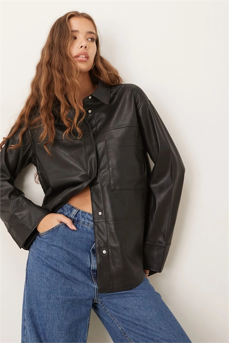 Рубашка из полиуретана свободного кроя артикул 149853399