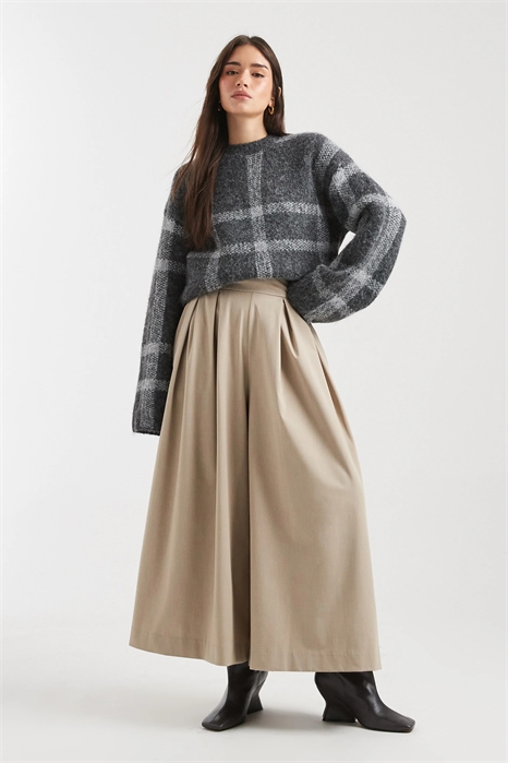 Кулоты с очень широкими брючинами артикул 153663604