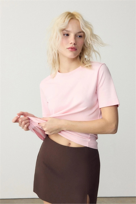 Футболка классического кроя из плотной ткани артикул 155576292