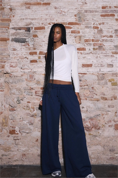 Топ с асимметричным вырезом артикул 148582473