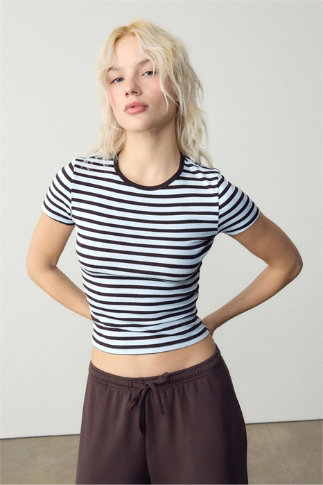 Простая полосатая футболка приталенного кроя артикул 155649051