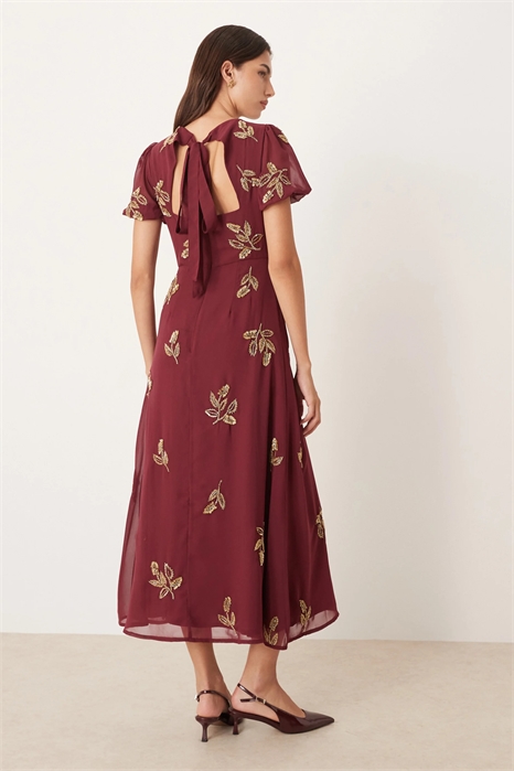 Платье с цветочным принтом, короткими рукавами и вырезом на спине артикул 149932284