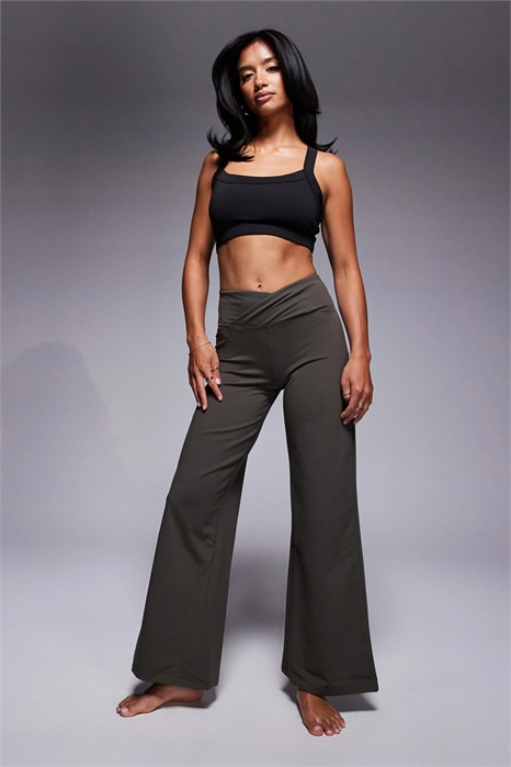 Танцевальные брюки с широкими штанинами и завязками на талии, модель Petite Icon с мягкой на ощупь тканью артикул 141105436