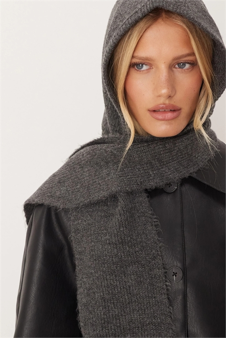 Вязаный шарф с капюшоном и завязками артикул 150395756