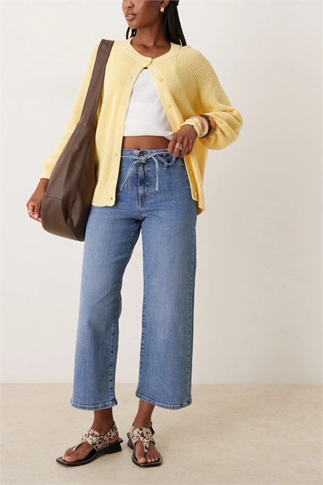 Джинсы с зауженными широкими брючинами и завязкой на талии артикул 141795794