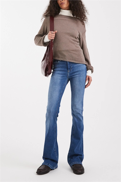 Джинсы с расклешенными штанинами артикул 134196124