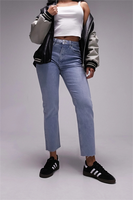 Джинсы средней посадки прямой крой с укороченной длиной и необработанными краями артикул 132926730