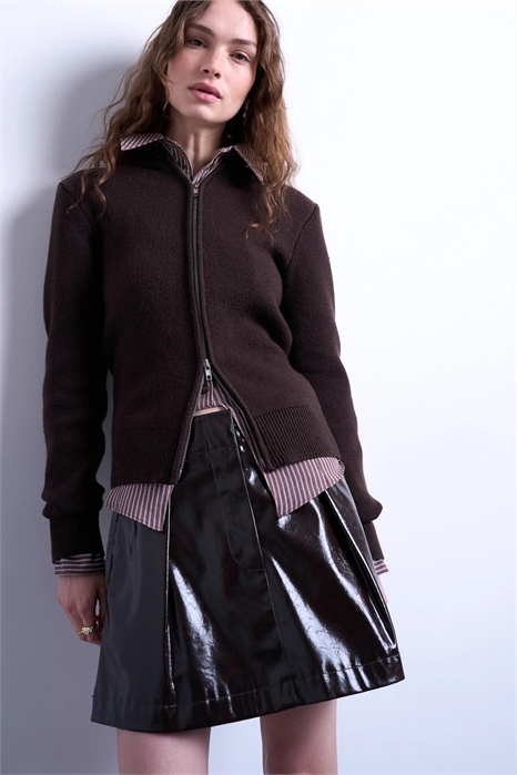 Мини-юбка из искусственной кожи, скроенная по фигуре артикул 143826950