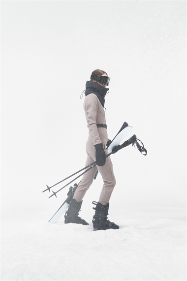 Водоотталкивающий лыжный костюм