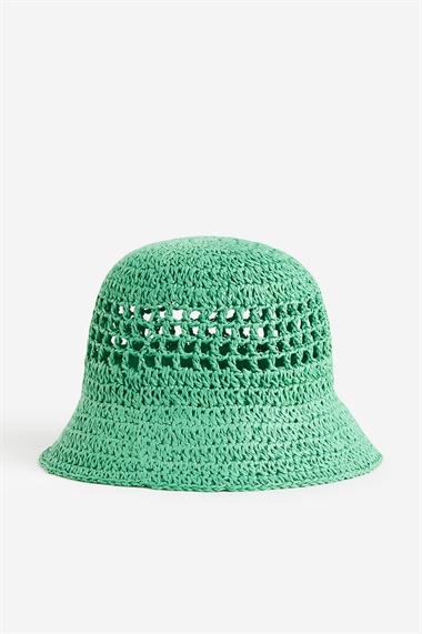 Соломенная шляпа в вязаном стиле