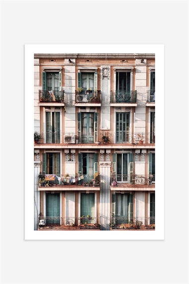 Дом в Барселоне постер