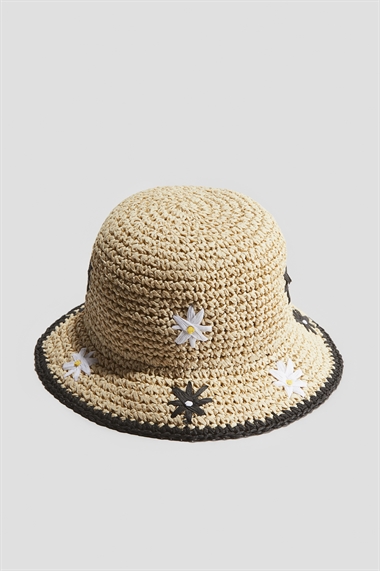 Соломенная шляпа с вышивкой