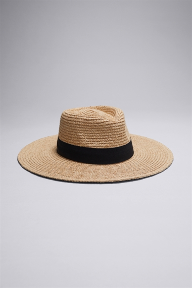Соломенная шляпа с отделкой из ленты гросгрейн