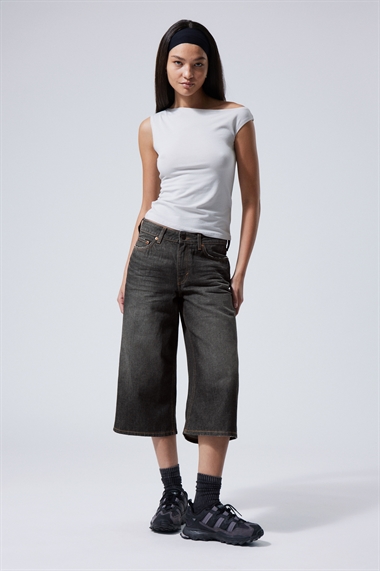 Широкие джинсы-капри с низкой посадкой