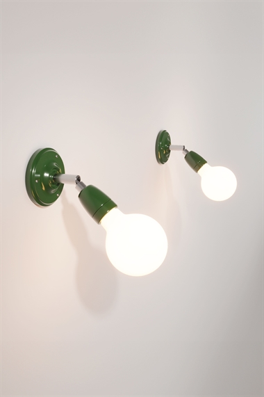 Комплект из двух фарфоровых настенных светильников с лампочкой