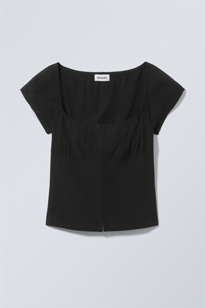 Блузка с короткими рукавами и квадратным вырезом