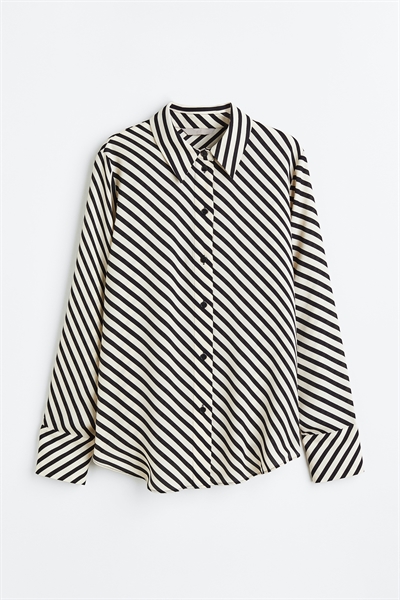 Блузка-рубашка с заостренным воротником