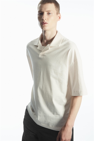 Рубашка-поло с открытым воротником в стиле оверсайз
