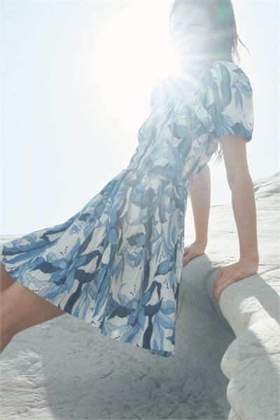 Приталенное платье с лифом из мятого трикотажа 1277412002