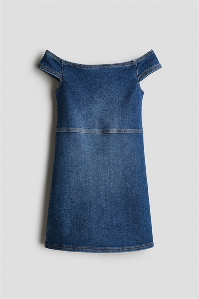 Джинсовое платье на плечах 1299182001