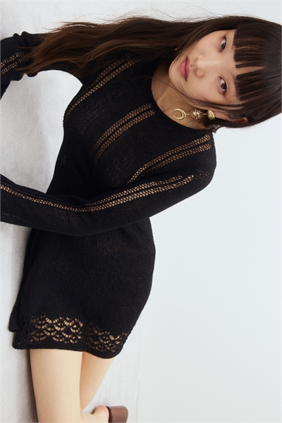 Мини-платье из трикотажа с дырочками 1276286001