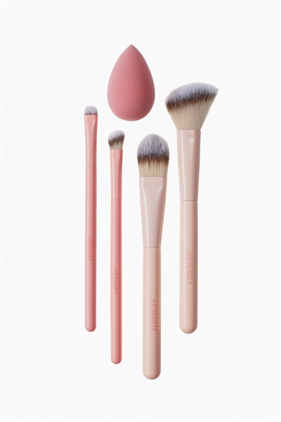 Незаменимый набор для макияжа лица и глаз 1219623001