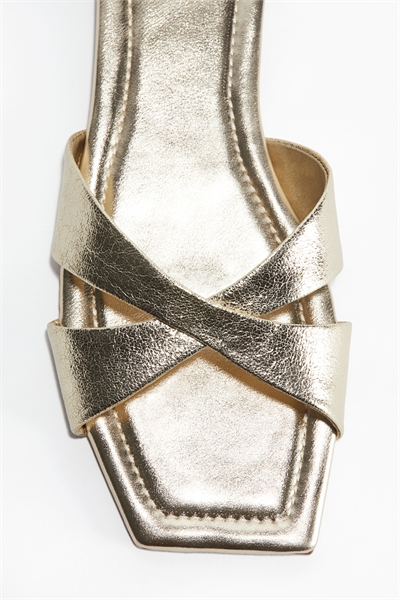 Сандалии с перекрещивающимися ремешками 1284155002