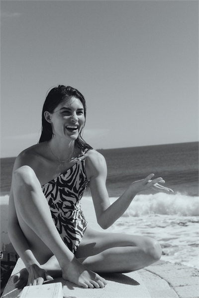 Купальник на одно плечо с высокой ножкой 1273634001