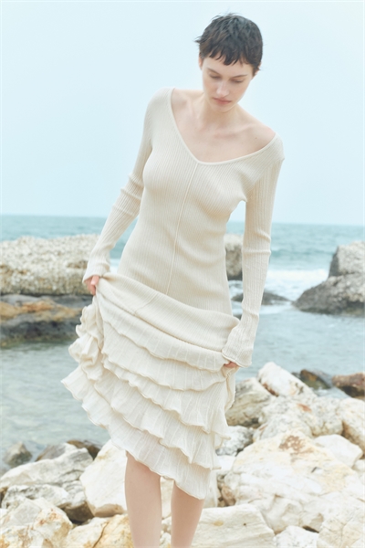 Платье из трикотажа в рубчик с воланами 1281531001