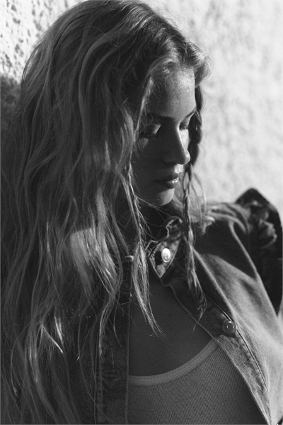 Джинсовая жилетка с отделкой жабо 1285645001