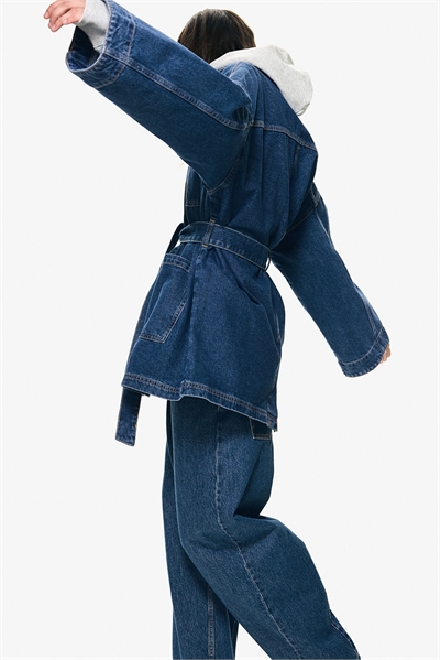 Джинсовая куртка с завязывающимся поясом 1208391005