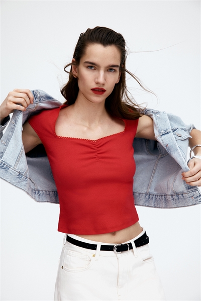 Топ с вырезом сердечком 1266326004