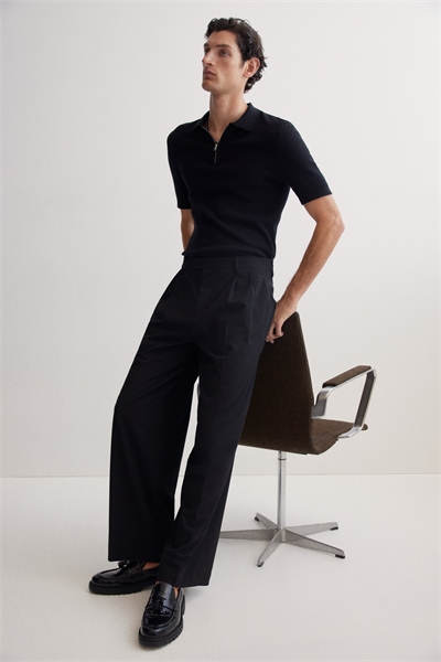 Приталенные брюки свободного кроя 1258152008