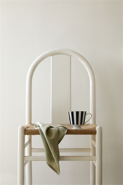 Фарфоровая кружка на ножке 1282100001