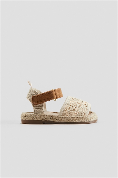 Сандалии с вязаным узором 1284354001