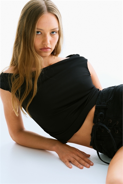 Топ с драпировкой на плечах 1297846001