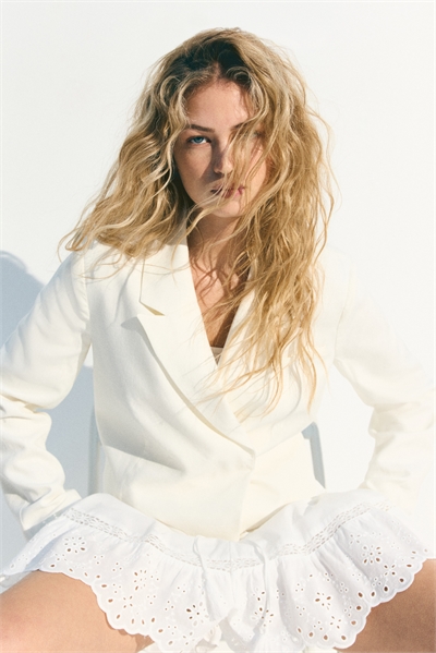 Короткий блейзер из льняного бленда 1297973001