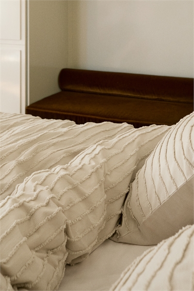 Односпальное постельное белье с отделкой 1277218002