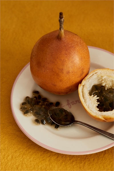 Маленькая фарфоровая тарелка с узором 1276932001