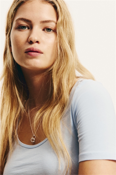 Футболка с обрезанным вырезом 1267017002