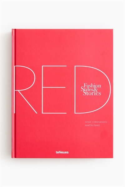Книга "The Red Book: Fashion, Styles & Stories" 1302863001