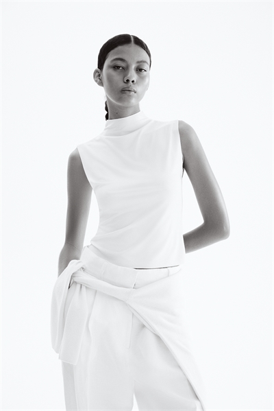 Топ без рукавов с водолазкой 1293315002