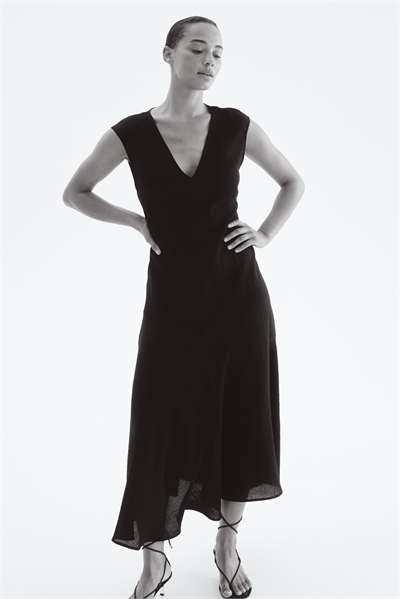 Атласное платье с V-образным вырезом 1291671004