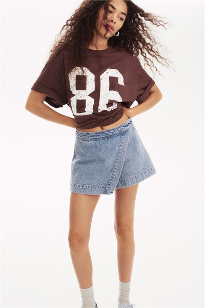 Футболка с принтом в стиле оверсайз 1296379013