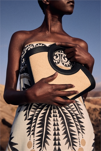 Сумочка из соломки с деталями из мелованной ткани 1281384001