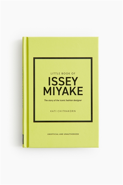 Книга "Little Book of Issey Miyake" 1301499001