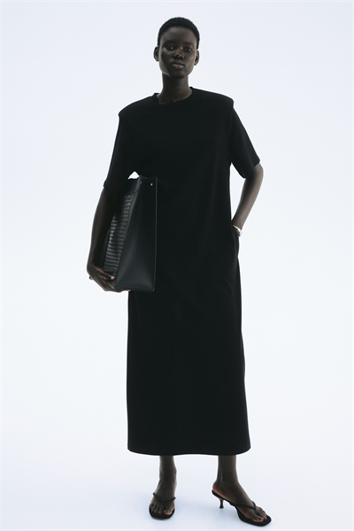 Платье-футболка с накладками на плечах 1310260001