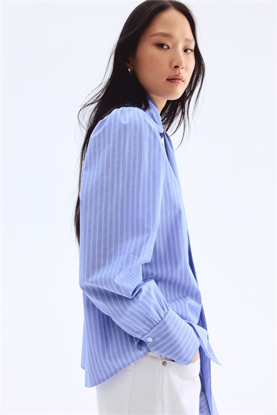 Блузка из поплина с отделкой шарфом 1293782001