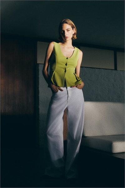 Жилет с пеплумом 1306105001